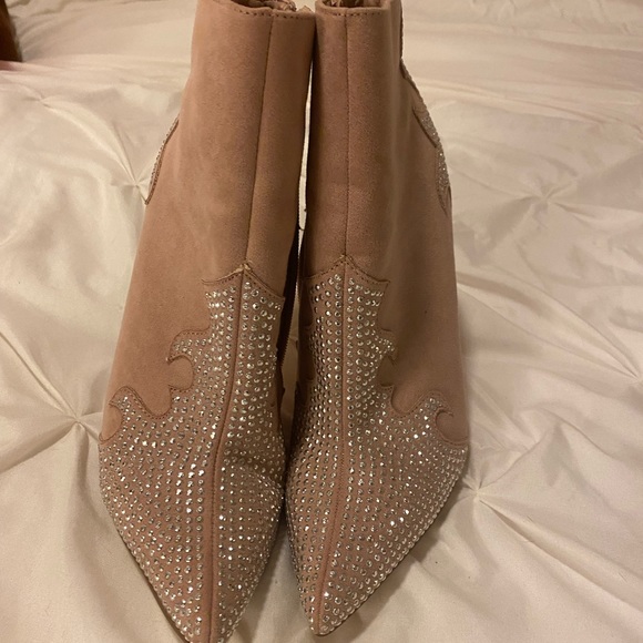 Just Fab Rose Pink suede booties - Picture 3 of 3